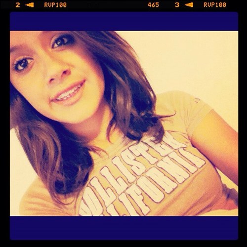 sun_kissedd_her's profile picture. talia.  14,freshmannn,single.  ayee them mixed boyss hmu doee (;