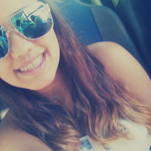 o nome dela é nooovinhaÀ sobrenome é o Cifrãao $$ ♫♪
