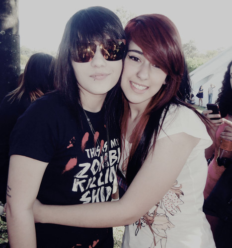 Seu sorriso, seu jeito, sua voz, são as coisas mais perfeitas desse mundo ♥ seguido pela @elektrafkn dia 06/04/2012 , e oficializado pela própria 08/04/2012
