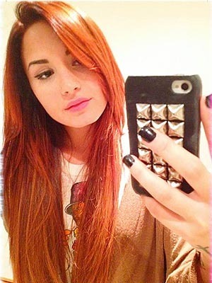 Ooóoh demi do cabelo colorido vem ni miim vem q hj eu vo fazer BRIGADEIRO hahahahahaha i love 
you!forever!