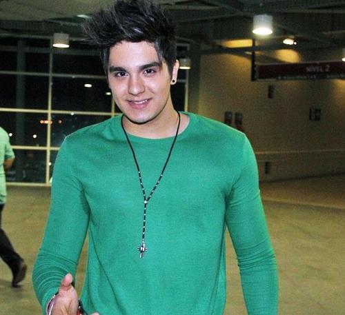 ɑindɑ que todɑs ɑs luzes se ɑpɑguem, eu sempre verei o brilho se você estiver ɑqui...
♥ @luansantana