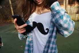 Gαrotiinhα imperfeitα ~ α,
αqeelα qee chorα of pain,
αqeelα qee αmor already suffered poor,
q is αqeelα sαbe αrrepender ♥