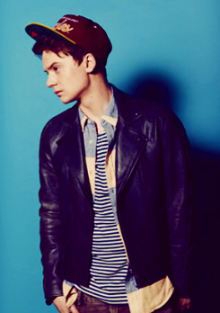 Free donuts for anyone named Conor Maynard & sings like a sex god. #Maynaic