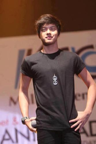 I Love @imdanielpadilla Saka Nga Pala Tulungan Nyo Si @imginodelarosa Mag Sabi Ng Pick Up Lines Kay @MikayMaghirang Lagi Po Kayo Manuod Ng #princessandi ☮☮