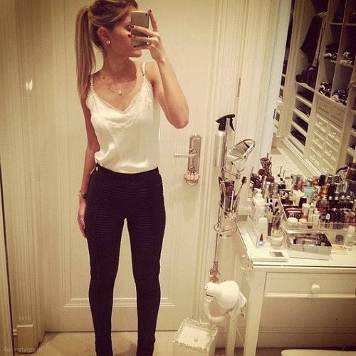 ♛ ♥Coleen♥18 jaar♥Dudettes Emma en Bouchra♥Werkt bij Ajax Fanshop♥Taken By Collin♥ Roze ♥ Blond ♥ Hondje Whitney♥ Ik mis je mamma♥♛