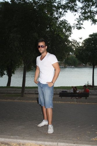 Vive y deja vivir sin preocupaciones de lo que puedan decir de ti, vive tu vida!!
