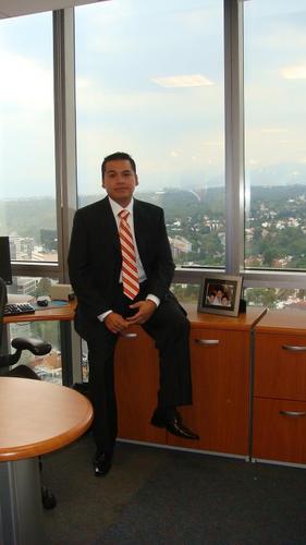 Administrador Financiero, Músico de hobbie y amante de la vida y los matices que nos regala.