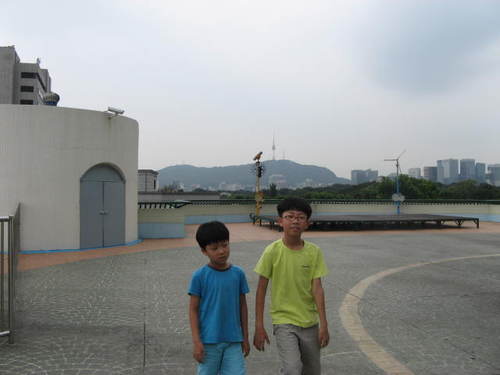 진정의 시간과 허무의 시간이 공존하는 이자리에
기도하여 강하여져야 합니다.