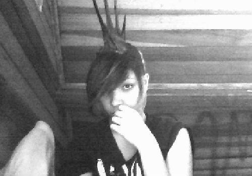 Geminiana, 16 years, punk, bagunceira, brincalhona,  humorada, boca dura, amo AC/DC (ée) +Follow