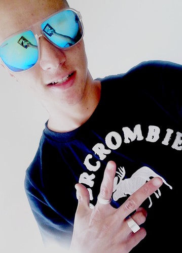- Bate de frente pra ver se eu sou de verdade ;)