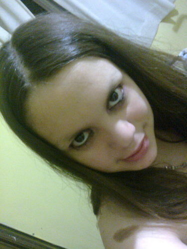 SaraEscarlet's profile picture. hola:3 pues me gusta mucho la música :3 de todo tipo & así, soy poética (hago frases y poemas de amor) :D  (sígueme & te sigo!:D)  SOLTERA!(: