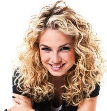 Desculpe por gostar dos teus beijos... Desculpe por me sentir feliz ao teu lado e achar que também estava te fazendo feliz... 
Lua Blanco