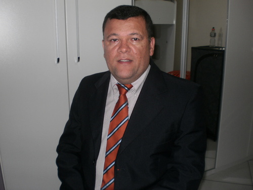 Eu sou Orlando Silva,moro em São Paulo no mais, sou uma pessoas de bem com a vida não me preocupo com o futuro pois, acredito que pertence a Deus .