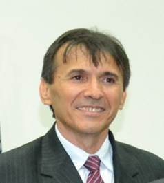 Educador, graduado em Pedagogia, com Especialização em Psicopedagogia e Educação Ambiental e Sustentabilidade, Mestre em Ciências Florestais, Doutor em Educação