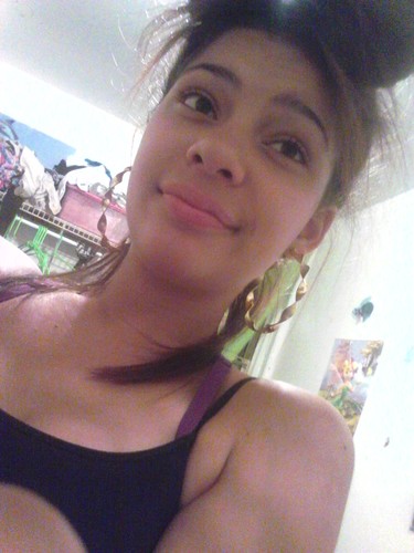 - Im Selena , iGot A Tiqht Circlee & Miss My Biqq Bro Javy Rest In Paradise :((