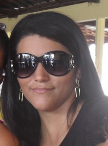 amiga,divertida,leal,,,,,acho que os outros também acham...(Se não acham) tô nen ai.