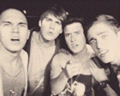 You drive me crazy but you know that 
Feel the breeze girl let’s take a lap ¡YEAH! I love JM-LH-KS-CP-DB.