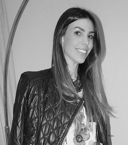 ou paulista, 25 anos, apaixonada por Moda e viagens,todos os tipos de viagens, e quero didvidir com voces estas viagens do mundo fashion, das tendencias,dos loo
