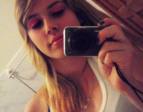 Então, naquele dia que você me olhou. Me balançou por dentro, me virou o mundo! Percebi, tinha que ser você...  3