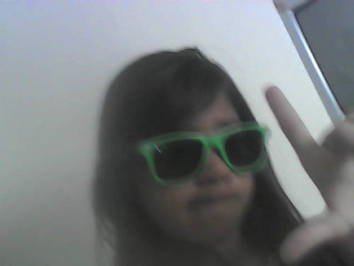 Eu sou ingrid.Eu gosto de sair com meus amigos.Eu soumuito inteligente e sou muito legall 3
