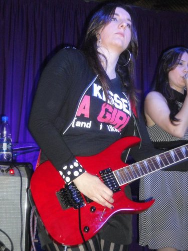 Administradora e guitarrista nas horas vagas.