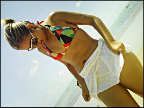 Sou complexa, sou mistura, sou mulher com cara de menina... e vice-versa. Me perco, me procuro e me acho. E quando necessário, enlouqueço e deixo rolar.. #SPFC♥