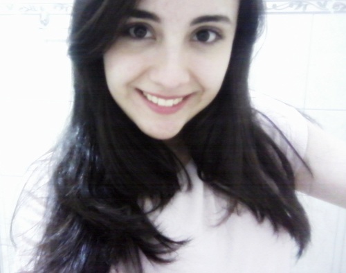 Dezessete anos, santista, canceriana e apaixonada pela vida, família e meus amigos. E claro, uma #Lovatic  (:
