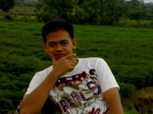 Yang indah itu pertemuan,,
Yang manis itu kebersamaan,,
Yang pahit itu perpisahan,,
Yang tinggal hanyalah kenangan...
08779892787