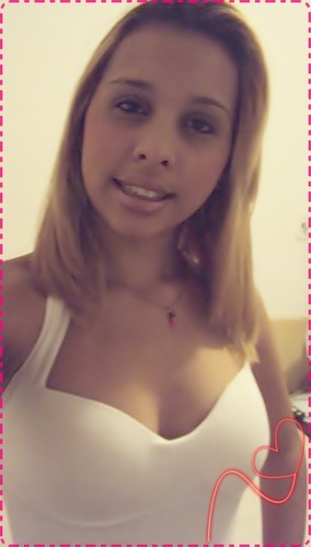 Sou Deliciosamente Complicada 
Rigorosamente Feminina 
Exageradamente Impulsiva 
       &
Levemente Geniosa !!!