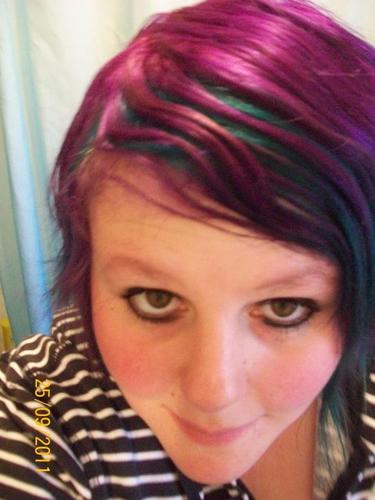 Hi I'm Shanlee. I'm from Australia. I love punk rock, heavy metal, scream, n some other styles. N I love God. Bye!