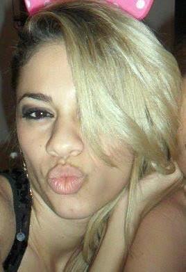 Cabeleireira, blogueira, apaixonada por cabelos e maquiagens... http://t.co/BuIl0xRZ
https://t.co/o5xuZ1xI