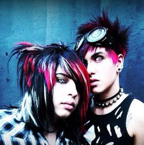 Official BOTDFSG fan twitter! Run by @Dear_Carolyn @iitriciaa @mikeywuy and @allwalksofhell .Once BOTDF RTed us it was cool.
