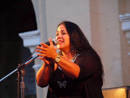 Cantante Profesional Vallisoletana apasionada por el Flamenco y la Copla. Bodas, Bautizos, Comuniones, Despedidas, Cumpleaños, Eventos empresariales, Verbenas.