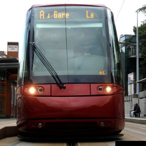 Compte Twitter qui relaie les infos et info trafic de la T2C (transports en commun de l'agglomération clermontoise). Compte indépendant sans présence humaine.