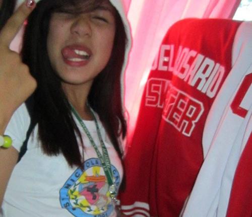 Im pretty, but im not beautiful, Im sin, but im not the devil, Im good, but im not an angel. - Niña, Just a simple girl. :)