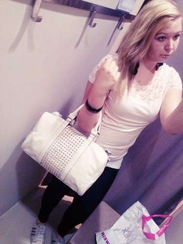 LenaVanVegas5's profile picture. Hallo :) 
Ich heiße Magdalena und bin 16 Jahre alt , schaut einmal auf meinen Youtube Kanal vorbei ; beschäftige mich mit Fashion, Beauty & Lifestyle!