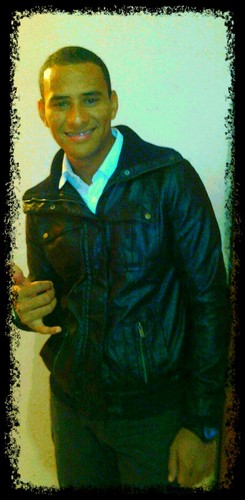 21. Asistente y Estudiante de Odontologia Es la verdad de mi vida y Por que toda mi vida se encuentra en muchas sonrisas! Y 3 Amo a
Venezuela siguemeee......=D