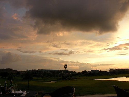 vpghmc's profile picture. 거울은 먼저 웃지 않는다....