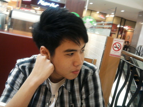Hello, My name's Peerapong.But please call me Oum :))