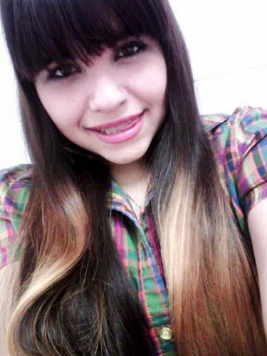 “Me abrace, que no abraço mais do que em palavras, as pessoas se gostam.”
—	Clarice Lispector , Dona @RaisaMartins_ :D