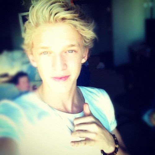 hi my name's augustine  i'm french i live in reims good bye  and i'm 15 years old ;) I m fan of Cody Simpson folloow me pleaase