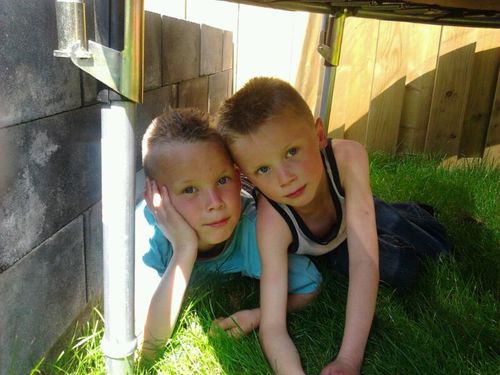 Trotse mama van Justin & Jordan.
Zonaanbidster, wijnliefhebber,  gek met haar doggy Megan & 2 katten Lisa en Benny