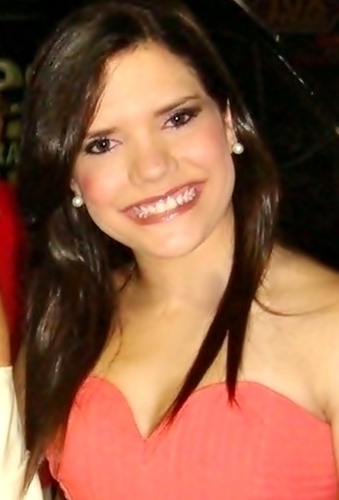 •/  O que é bonito me encanta, mas o que é sincero... ah, esse me fascina! :]