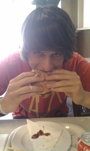 Ey Ik ben cris ;D Idk of je me kent of niet maarja, Hobbies: Gamen Voetbal.  Hangen bij men vrienden Uit gaan ^^  en Skype :D ! ( Justakid12 )
