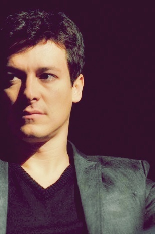 Apresentador, cantor e ator TWITTER FÃ