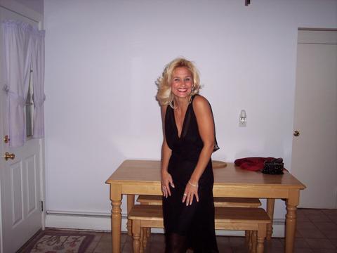 Lauralou37's profile picture. RN, tennis player, mother!