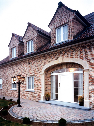 Fort de son expérience dans le domaine de la  menuiserie depuis 15 ans nous vous présentons nos meilleurs produits en vente direct pour vos fenêtres et portes.