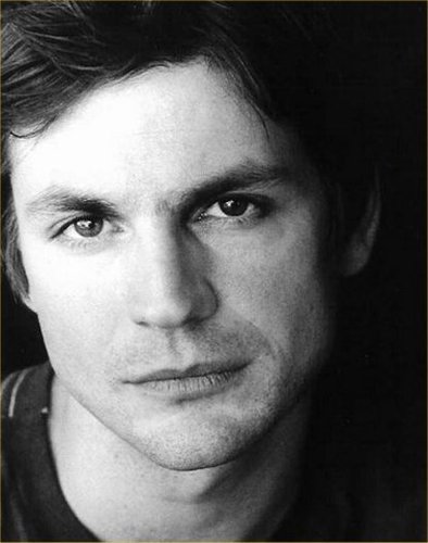Official UK Fanbase for the beautiful Gale Harold, i follow back all fans :D drop me a tweet  :) xxxx