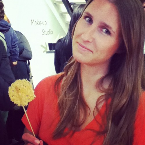 20 something, communication graduate, blogger @cashmerecoffee, addicted to nailpolish, shoes and sushi. Working at Dries Van Noten