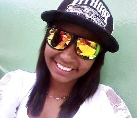 Ciumenta, carinhosa, amiga, romântica as vezes, o que é meu É MEU não seu! amo minha família & completamente apaixonada pelo meu @Santosfc ♥